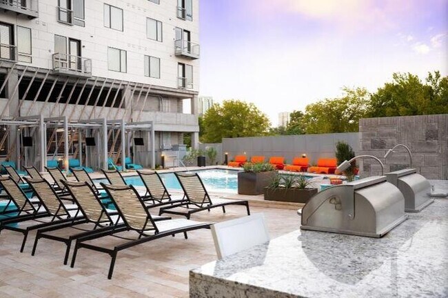 1211 E 5th St. Austin, TX 78702 photo 2