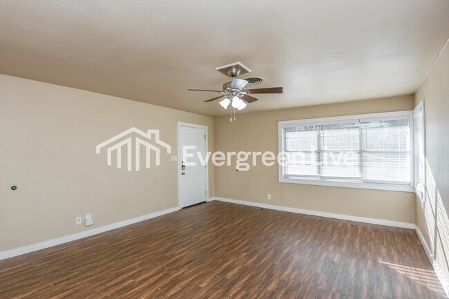 7105 Robinhood Lane, Fort Worth, TX 76112 photo 2