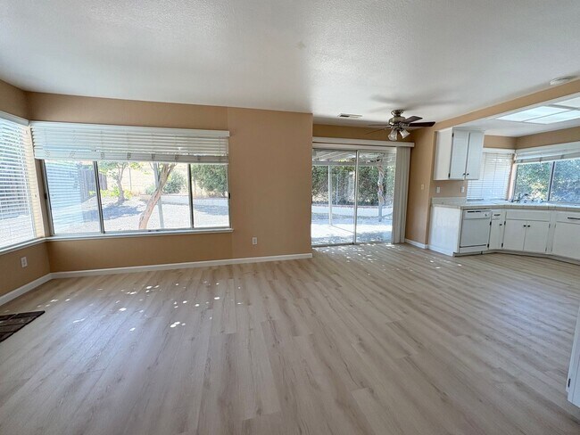 4 Bed, 2.5 Bath Rent Ready Home In Antioch photo 5
