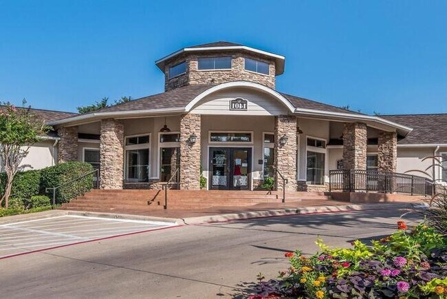 1800 Sotogrande Blvd Hurst, TX 76053 photo 2