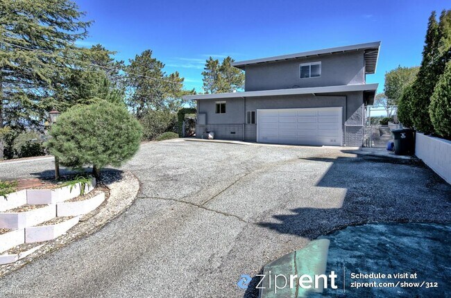 3827 East Lake Way