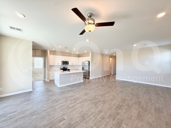 16851 W Cavedale Dr Sun City West, AZ 85387 photo 4