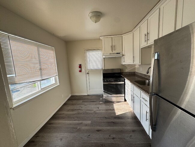 4800 Daisy St Oakland, CA 94619 photo 3