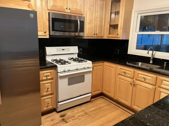 3553 Curtiss St San Mateo, CA 94403 photo 2