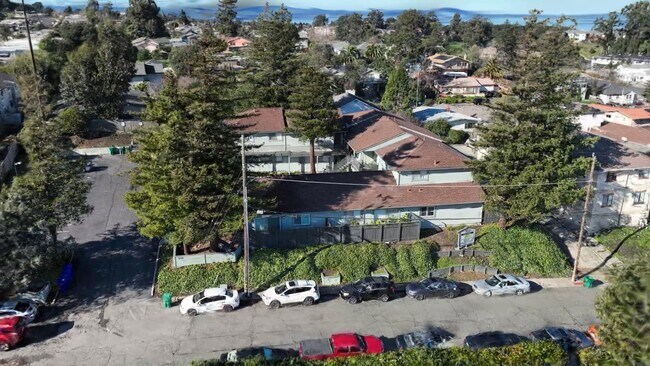 900 Alvarez Avenue