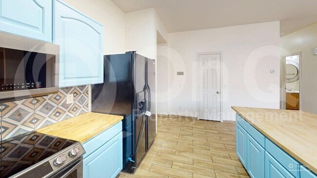 6904 S 30th Ln Phoenix, AZ 85041 photo 3