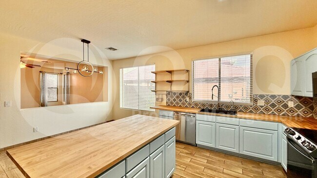 6904 S 30th Ln Phoenix, AZ 85041 photo 4
