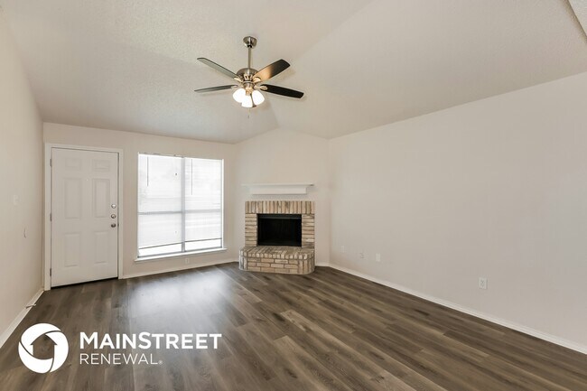 10836 Deauville Cir N Fort Worth, TX 76108 photo 2