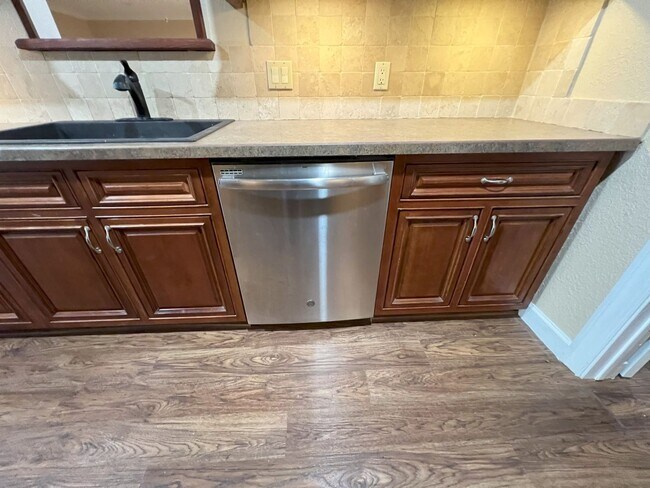 208 Shelmar Drive, Euless, TX 76039 photo 4