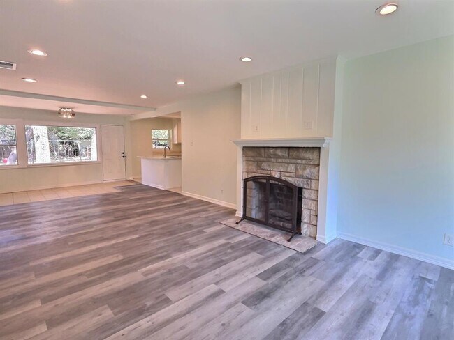 1011 South Britain Road, Irving, TX 75060 photo 2