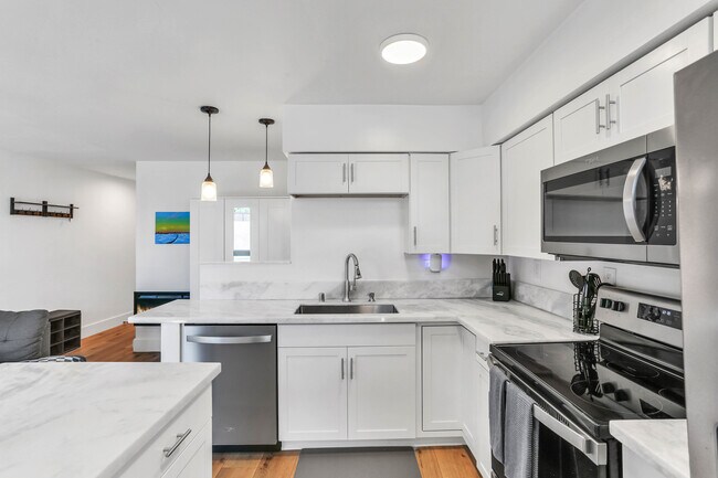 3050 Rue D’Orleans San Diego, CA 92110 photo 3