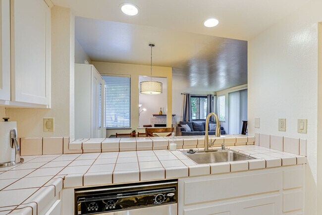 3643 West Ct Richmond, CA 94806 photo 5
