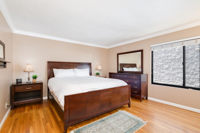 3888 Riviera Dr San Diego, CA 92109 photo 3