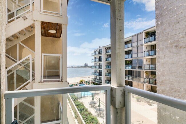 3888 Riviera Dr San Diego, CA 92109 photo 5
