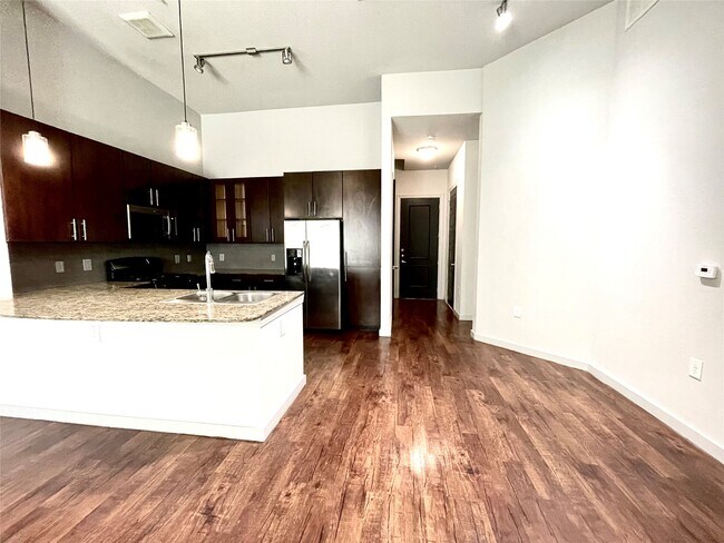 2525 McCue Rd Houston, TX 77056 photo 4