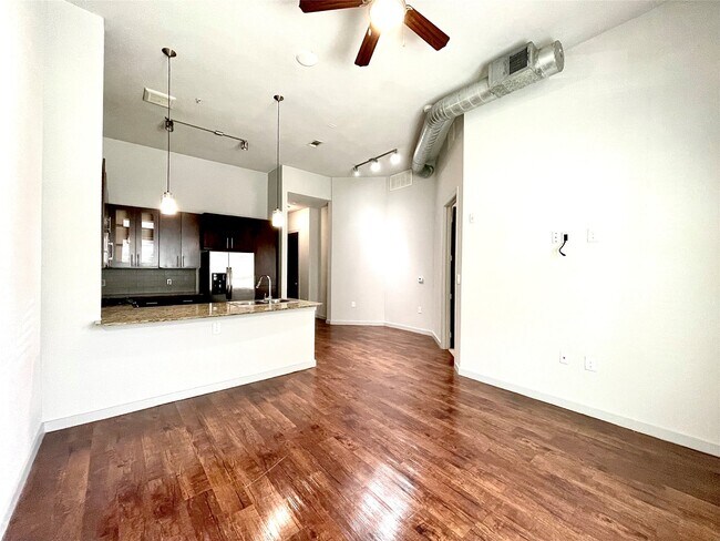 2525 McCue Rd Houston, TX 77056 photo 3