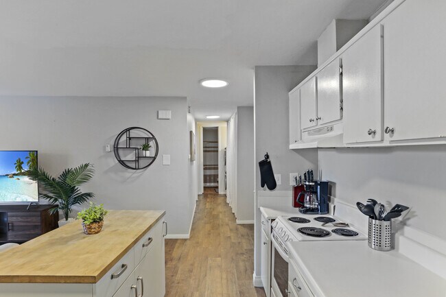 3050 Rue D’Orleans San Diego, CA 92110 photo 4