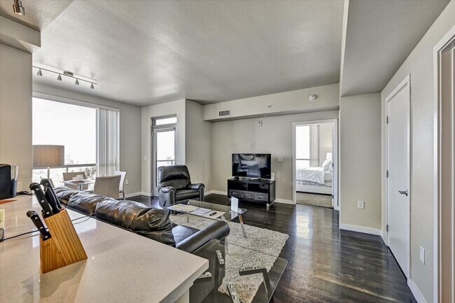 77 N Almaden Ave San Jose, CA 95110 photo 2