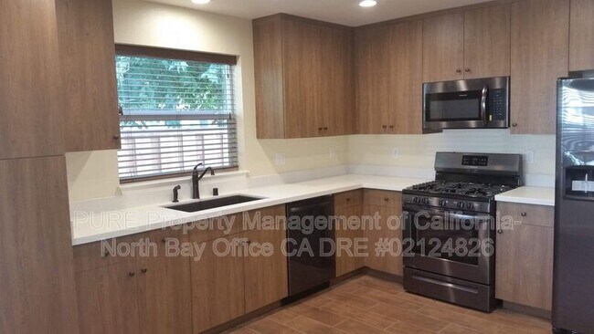 131 Arlington Dr Petaluma, CA 94952 photo 2