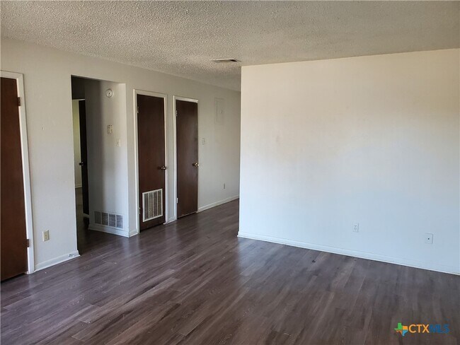 209 Oak Trail Dr Harker Heights, TX 76548 photo 4