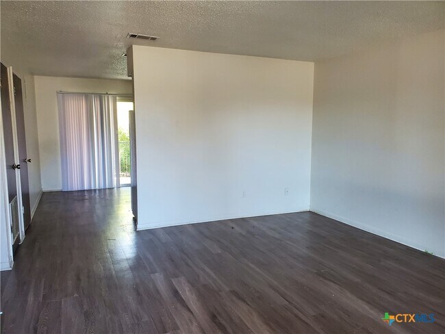 209 Oak Trail Dr Harker Heights, TX 76548 photo 3