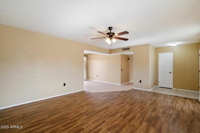 10528 W Tumblewood Dr Sun City, AZ 85351 photo 3