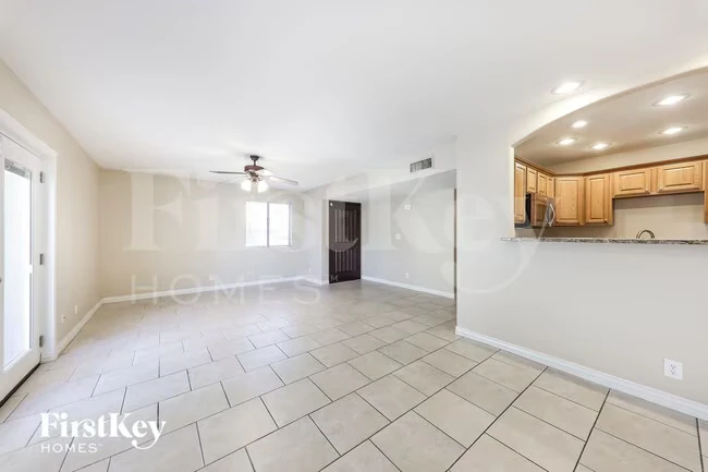 9044 N 52nd Dr Glendale, AZ 85302 photo 5