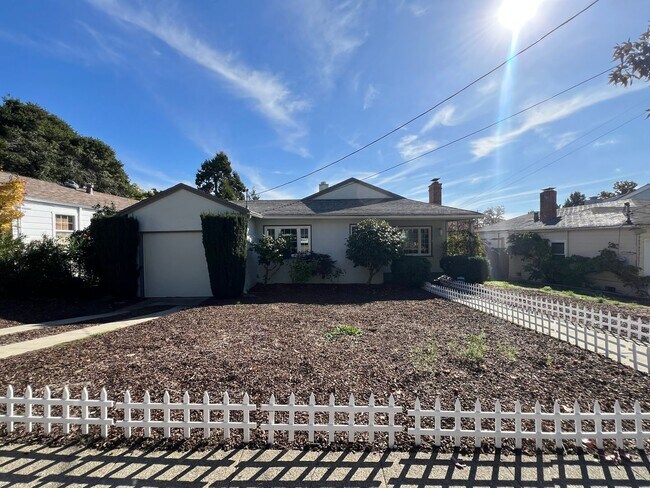 130 Marlow Drive, Oakland, CA 94605 photo 2