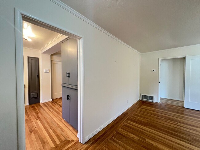 130 Marlow Drive, Oakland, CA 94605 photo 3