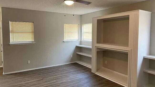 826 Samuels Ave Fort Worth, TX 76102 photo 3