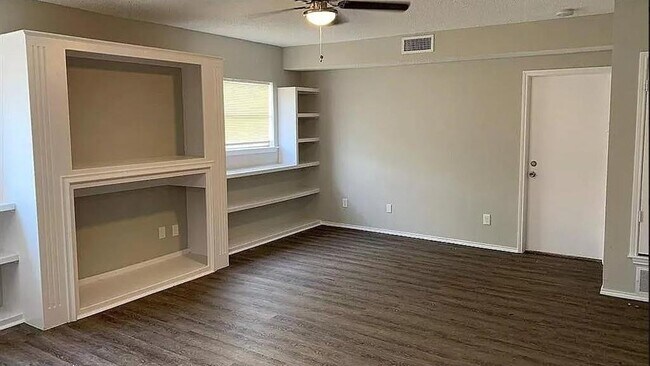 826 Samuels Ave Fort Worth, TX 76102 photo 2