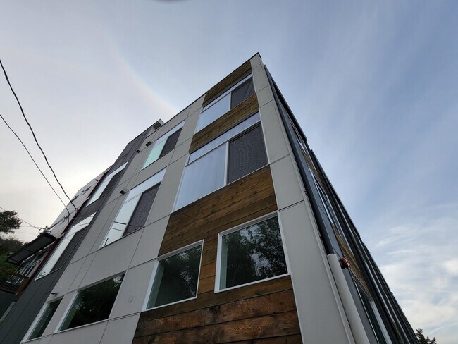 3026 SW Charlestown St Seattle, WA 98126 photo 3