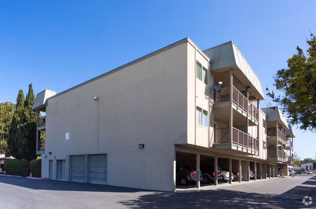 Peppertree Apartments photo 2