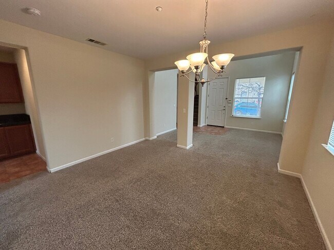 Brighton Station Beauty, 3 Bedroom. 2.5 Baths Brentwood Home photo 5