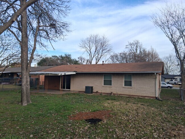 3611 Palm Dr Mesquite, TX 75150 photo 2