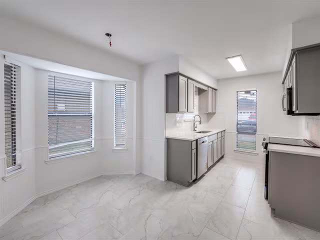 2035 Avignon Dr Carrollton, TX 75007 photo 4