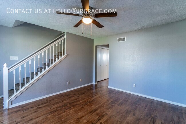 5929 Shadydell Dr Fort Worth, TX 76135 photo 2