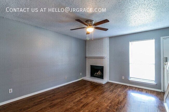 5929 Shadydell Dr Fort Worth, TX 76135 photo 4