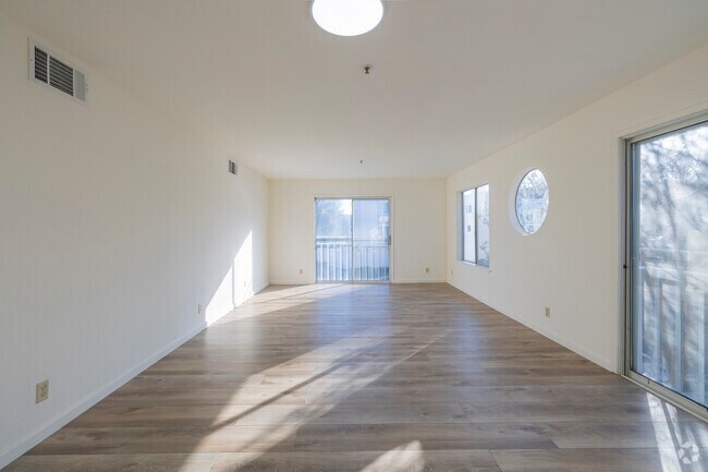 Napa Creek Apartments photo 4