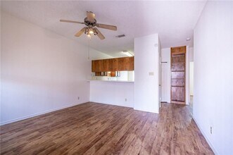 2414 Longview St Austin, TX 78705 photo 3