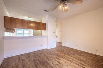 2414 Longview St Austin, TX 78705 photo 5