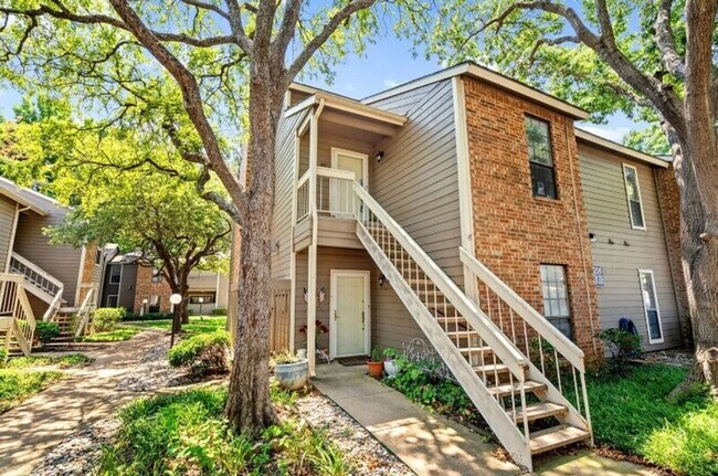 1206 Riverchase Ln Arlington, TX 76011 photo 3