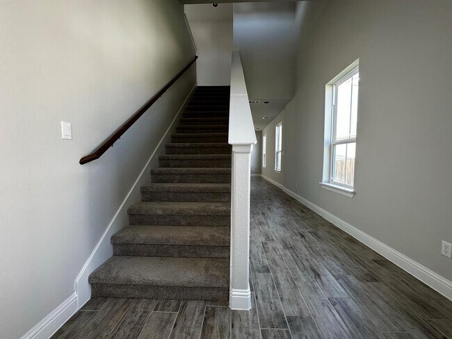 109 Riverhill Drive, Georgetown, TX 78628 photo 2