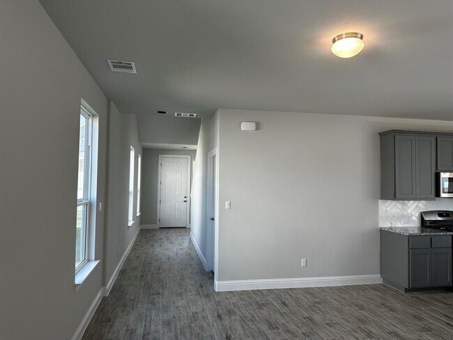 109 Riverhill Drive, Georgetown, TX 78628 photo 3