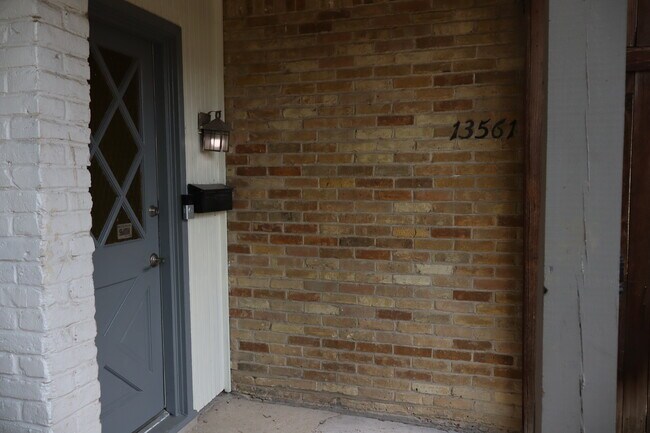 13561 Red Fern Lane, Dallas, TX 75240 photo 2