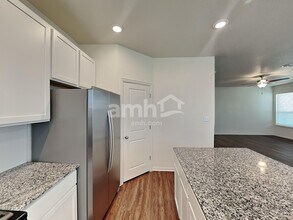 332 Aspen Waters New Braunfels, TX 78130 photo 2