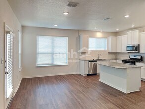 332 Aspen Waters New Braunfels, TX 78130 photo 4