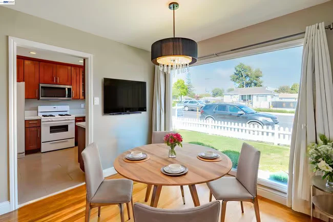 21835 Redwood Rd Castro Valley, CA 94546 photo 3
