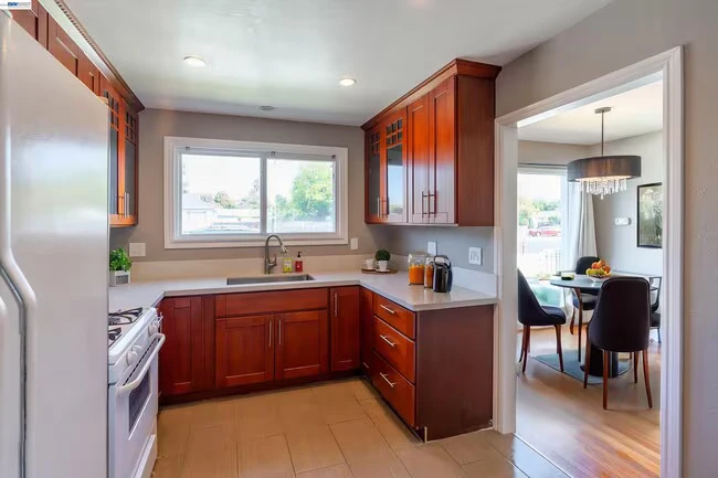 21835 Redwood Rd Castro Valley, CA 94546 photo 4