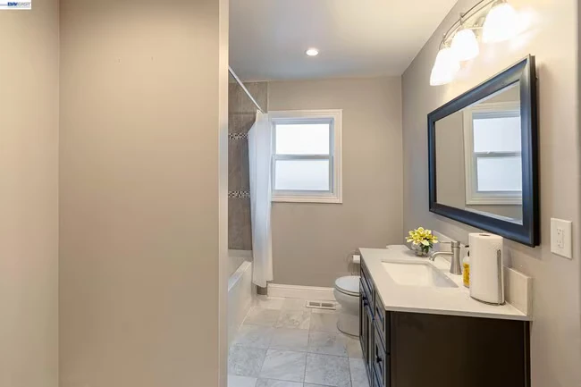 21835 Redwood Rd Castro Valley, CA 94546 photo 5